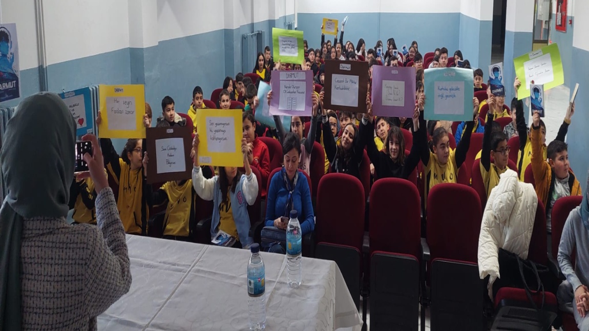 OKULUMUZDA YAZAR BULUŞMASI